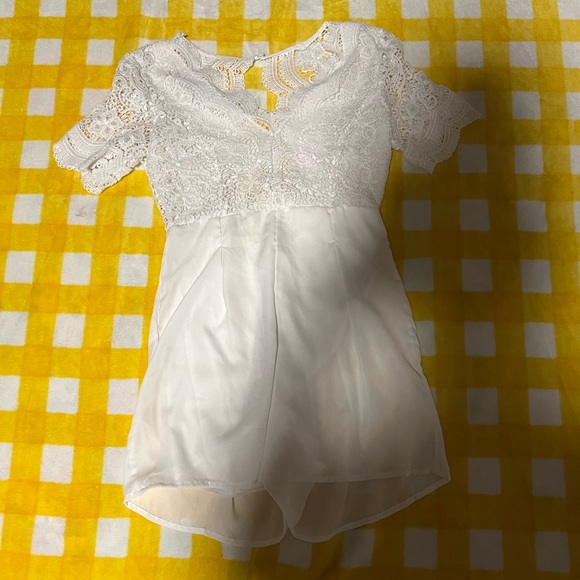 White romper - Picture 2 of 8